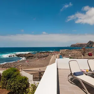 https://agaete-beach-rental-at-volcanic-natural-pools.in-canary-islands.com